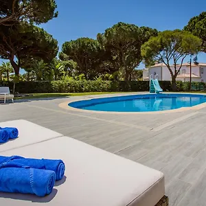 portuguese-mansion-close-to-marina-golf-and-beach.hotelaalgarve.com/